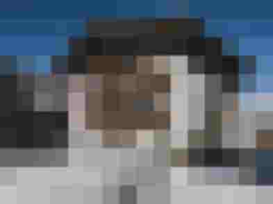 Außenansicht der Pension Monika in Kaprun mit Bergblick auf das Kitzsteinhorn im Winter